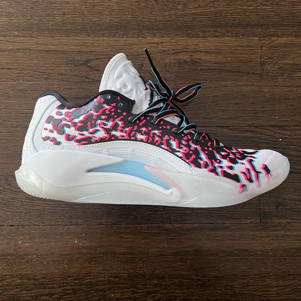 Worn once indoors Jordan Zion 3 no box size 8.5 in excellent condition